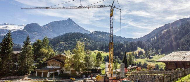 Construction cranes 