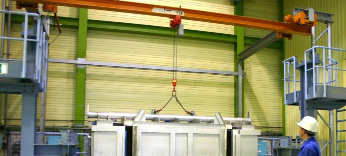 Industrial cranes & lift equipment