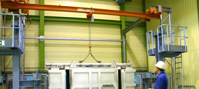 Industrial cranes & lift equipment