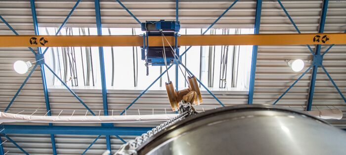 Industrial cranes & lift equipment
