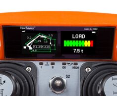 Data, information and warnings via two configurable 1.7" color TFTs | HBC-radiomatic GmbH