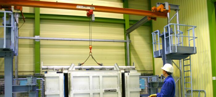 Industrial cranes & lift equipment