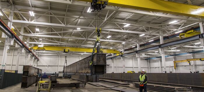 Industrial cranes & lift equipment