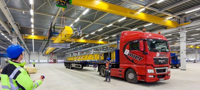 Industrial cranes & lift equipment