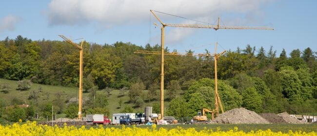 Construction cranes 