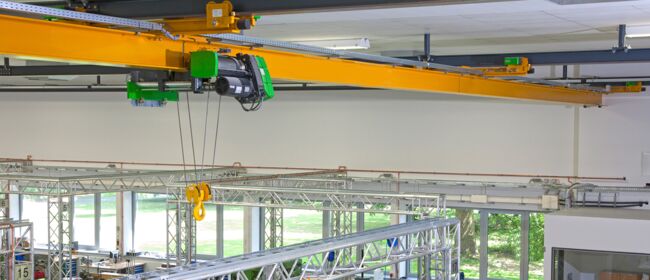 Industrial cranes & lift equipment 