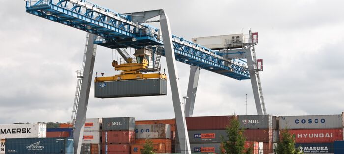 Industrial cranes & lift equipment