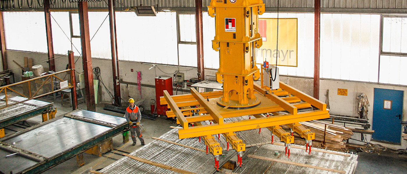 Wireless controls by HBC-radiomatic: perfect for cranes with auxiliary equipment.