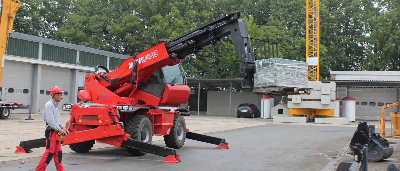 Radio controls by HBC-radiomatic: perfect for telescopic forklifts.