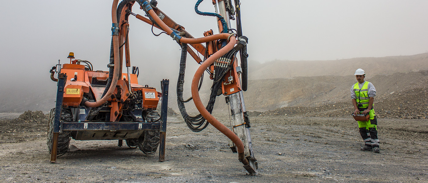 Precise control from a safe position: HBC radio systems for drilling machines.