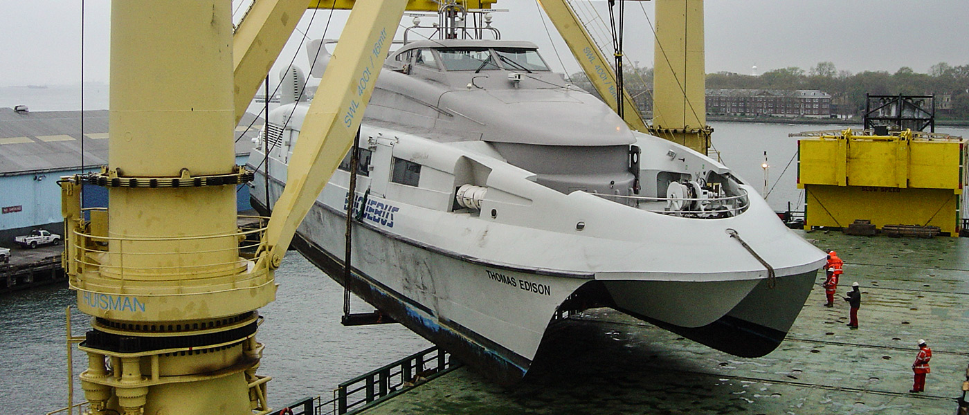 HBC radio controls: ideal for operating harbor slewing cranes.