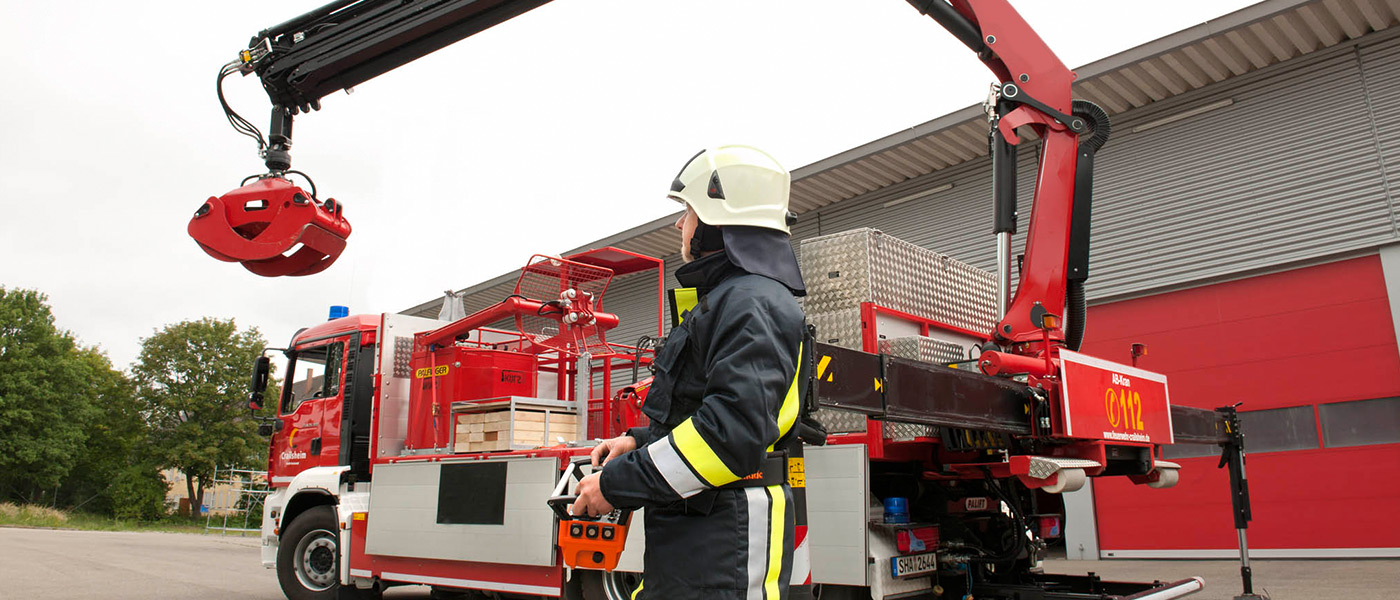 Truck loading cranes: one of the classic applications for HBC radio controls.
