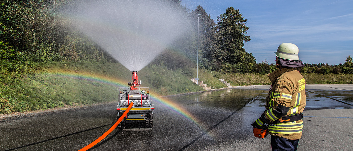 Precise control from a safe distance: HBC radio systems for special firefighting vehicles.