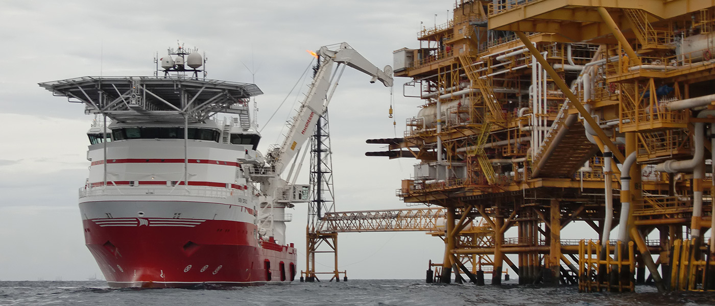 Radio systems by HBC-radiomatic: safety and efficiency for the control of ship cranes.